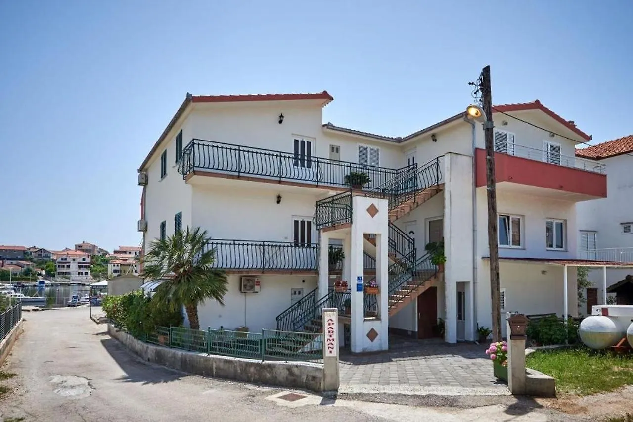 Studio Apartment In Seget Vranjica With Terrace, Air Conditioning, Wifi, Washing Machine 5052-1
